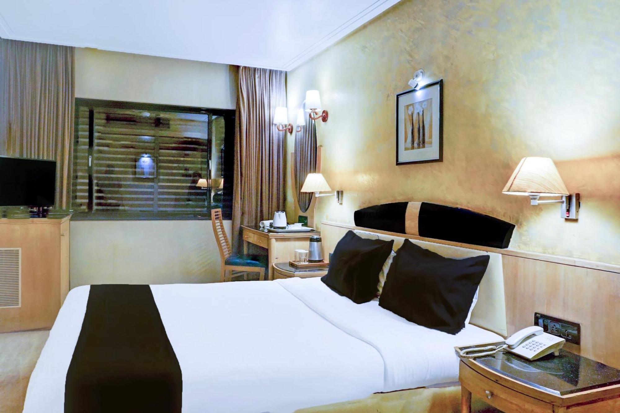 Hotel Super Townhouse Oak Jm Road Formerly Krishna Presidency