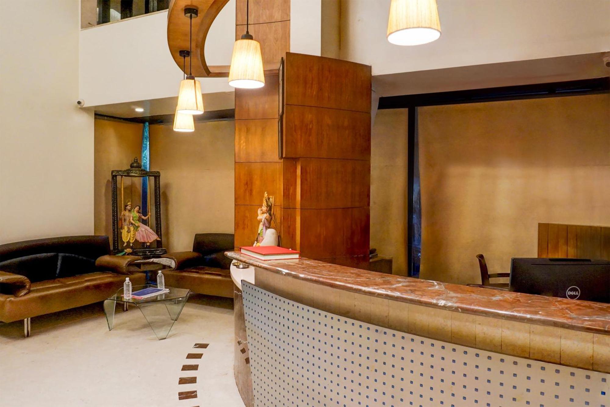 Super Townhouse Oak Jm Road Formerly Krishna Presidency Hotel *