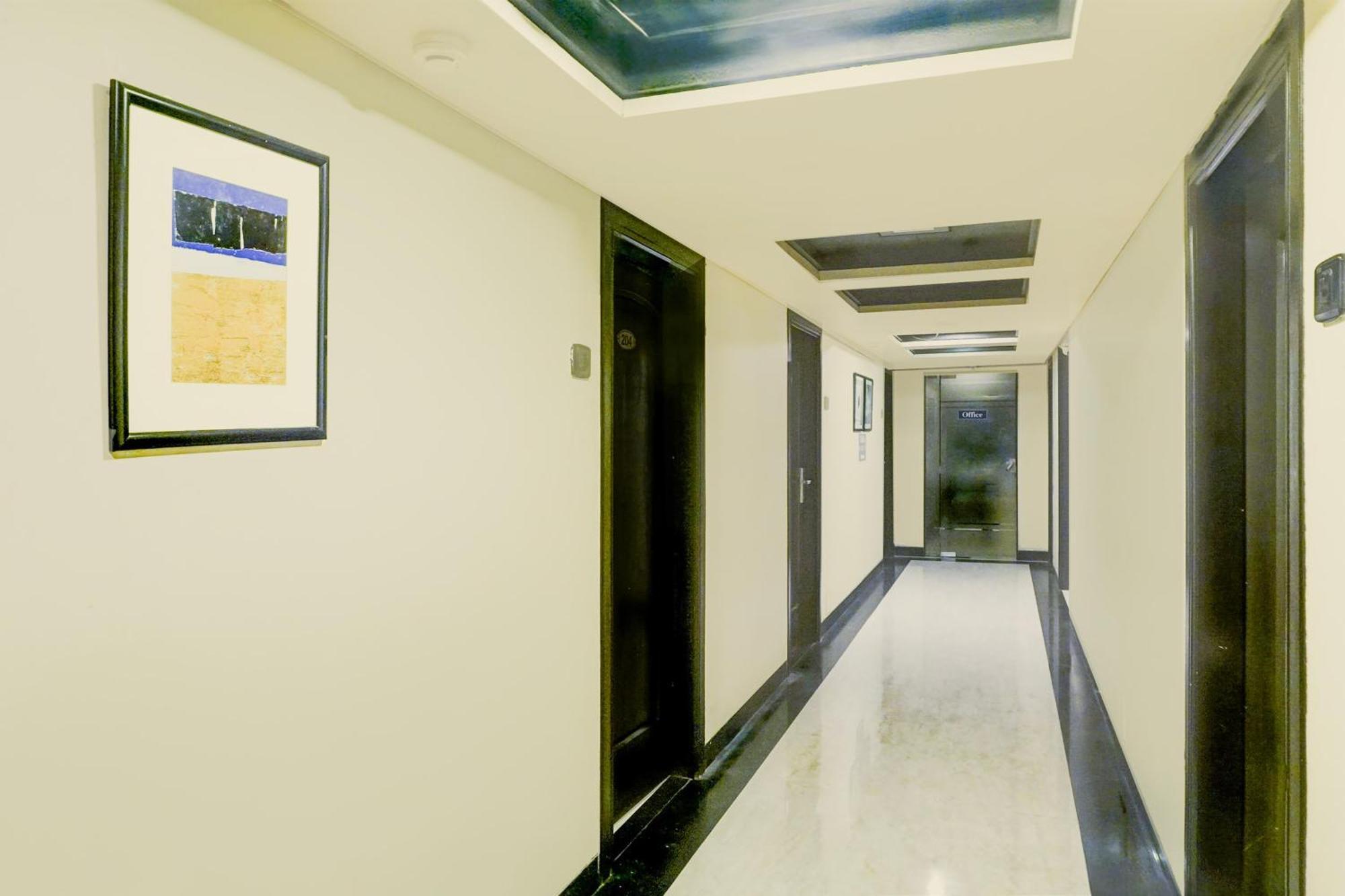 Hotel Super Townhouse Oak Jm Road Formerly Krishna Presidency