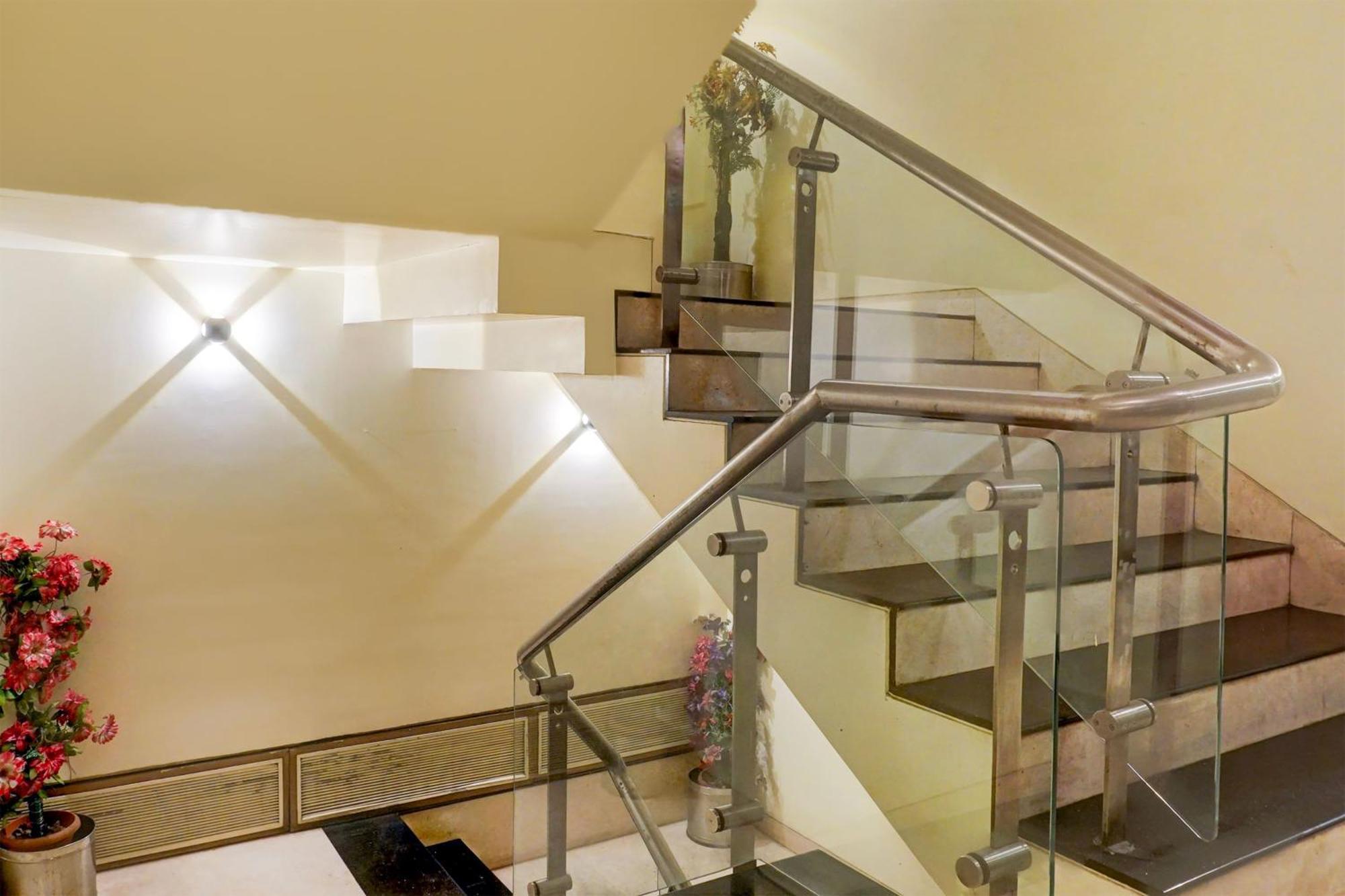 Super Townhouse Oak Jm Road Formerly Krishna Presidency Hotel *