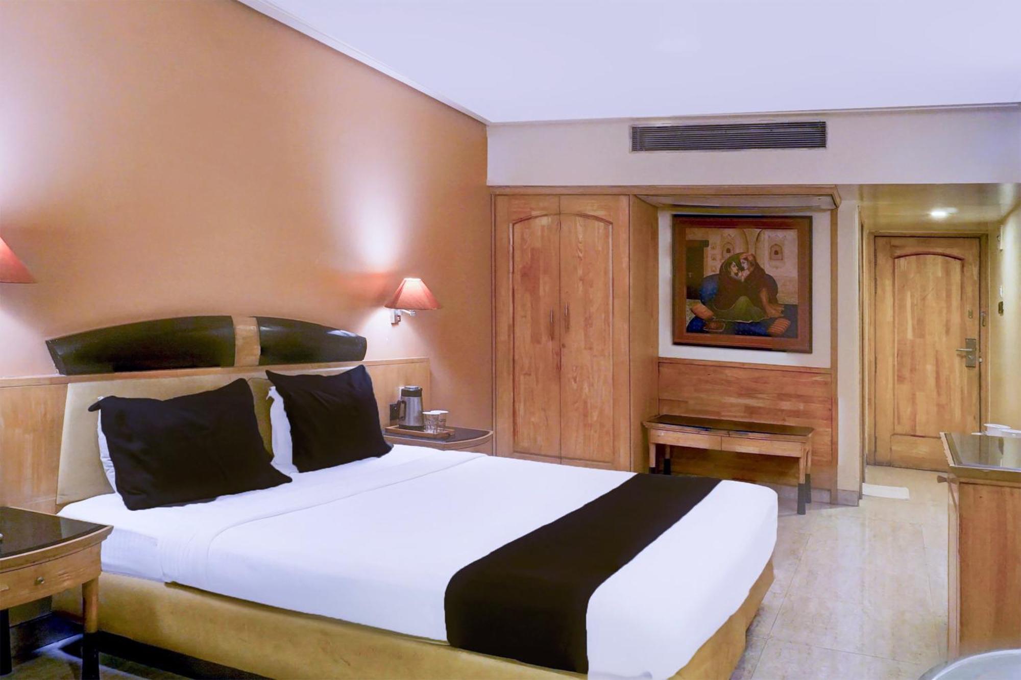 Hotel Super Townhouse Oak Jm Road Formerly Krishna Presidency